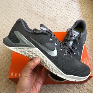 nike metcon 4 gunsmoke